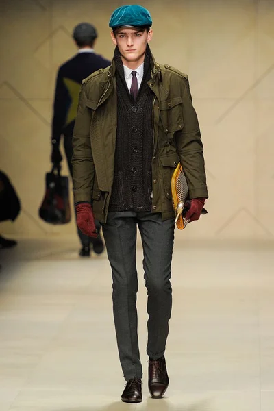 Look 17